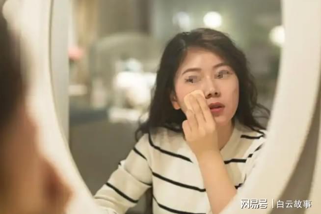 新娘临时要9万9下车费,新郎去取钱却没回来,新娘找到婆家后慌了